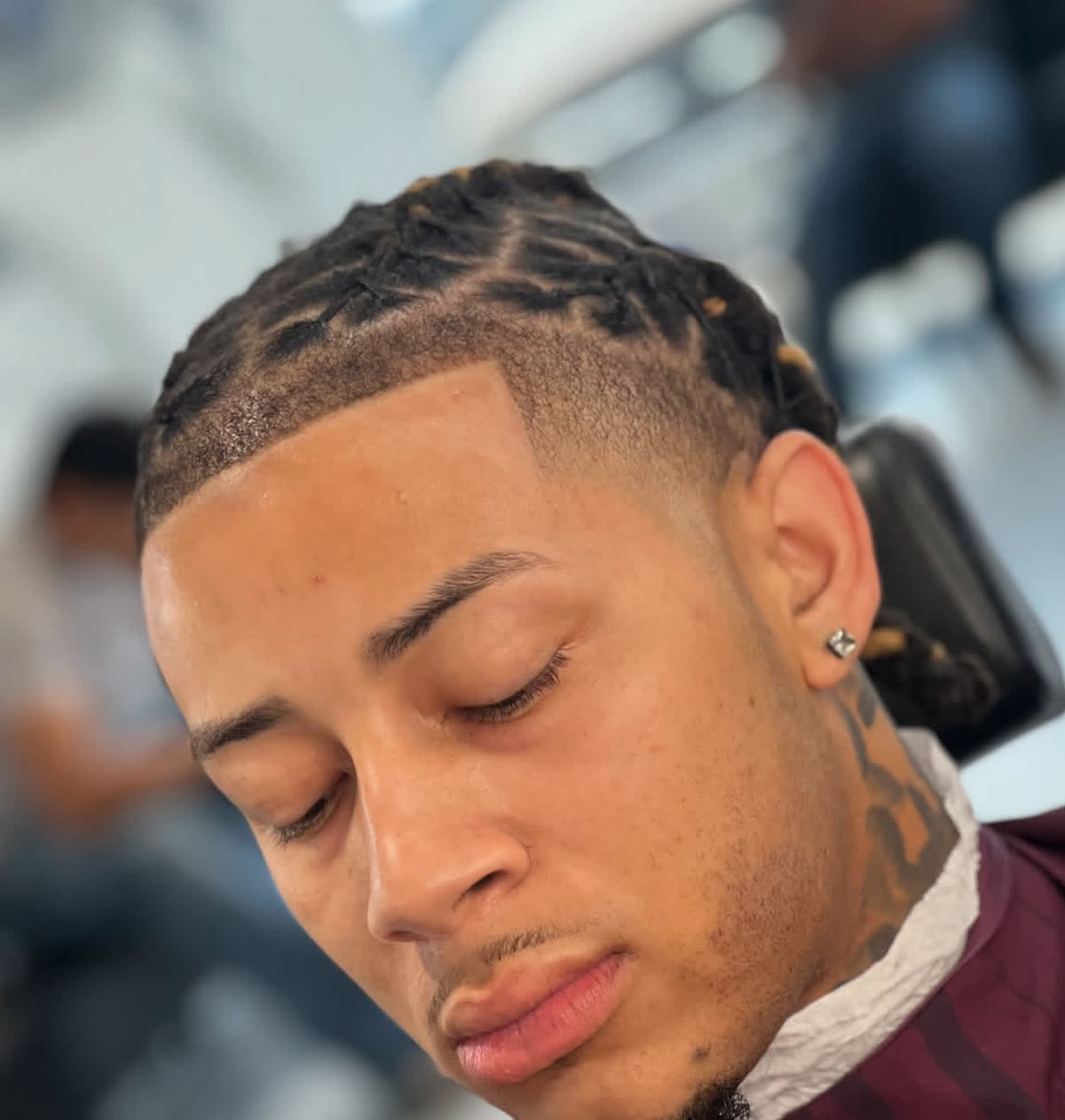 Braids with sharp lineup
